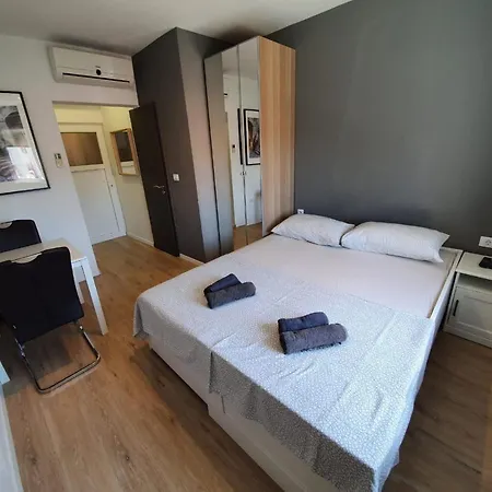 Old Town Apartment *